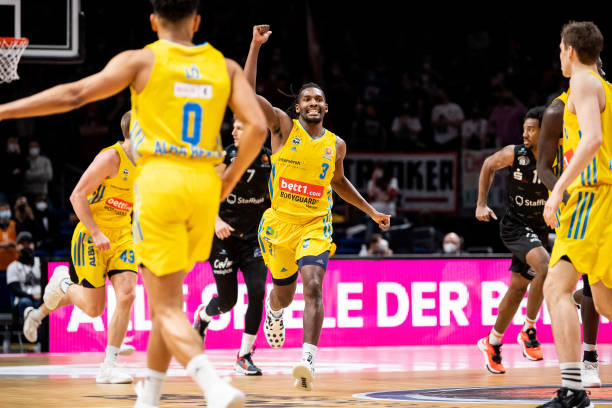 励无数年轻 励无数年轻