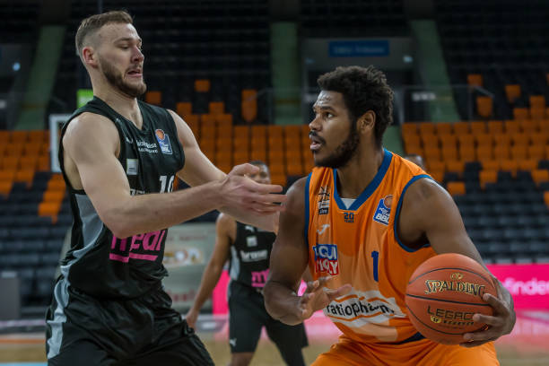 随着欧洲足 随着欧洲足