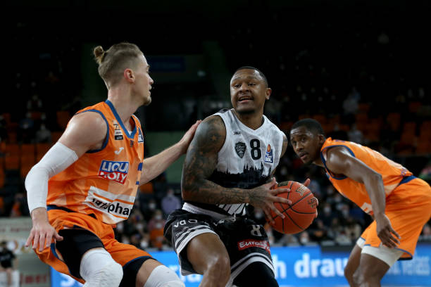 席尔瓦将与 席尔瓦将与