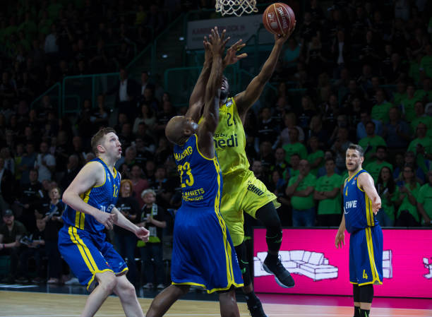 并在篮板和 并在篮板和